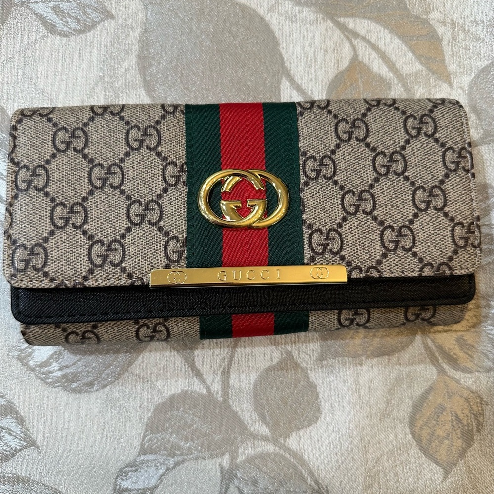 Gucci Signature Wallet with Red and Green Stripe
